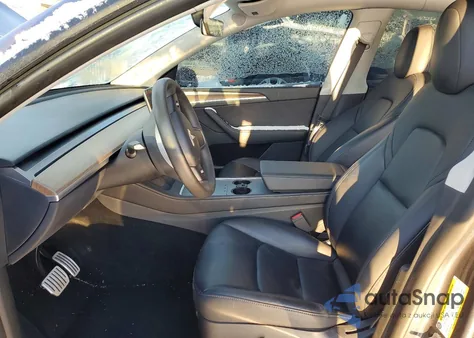 2022 Tesla Model Y z USA, uszkodzony, nr VIN 7SAYGDEF0NF518723